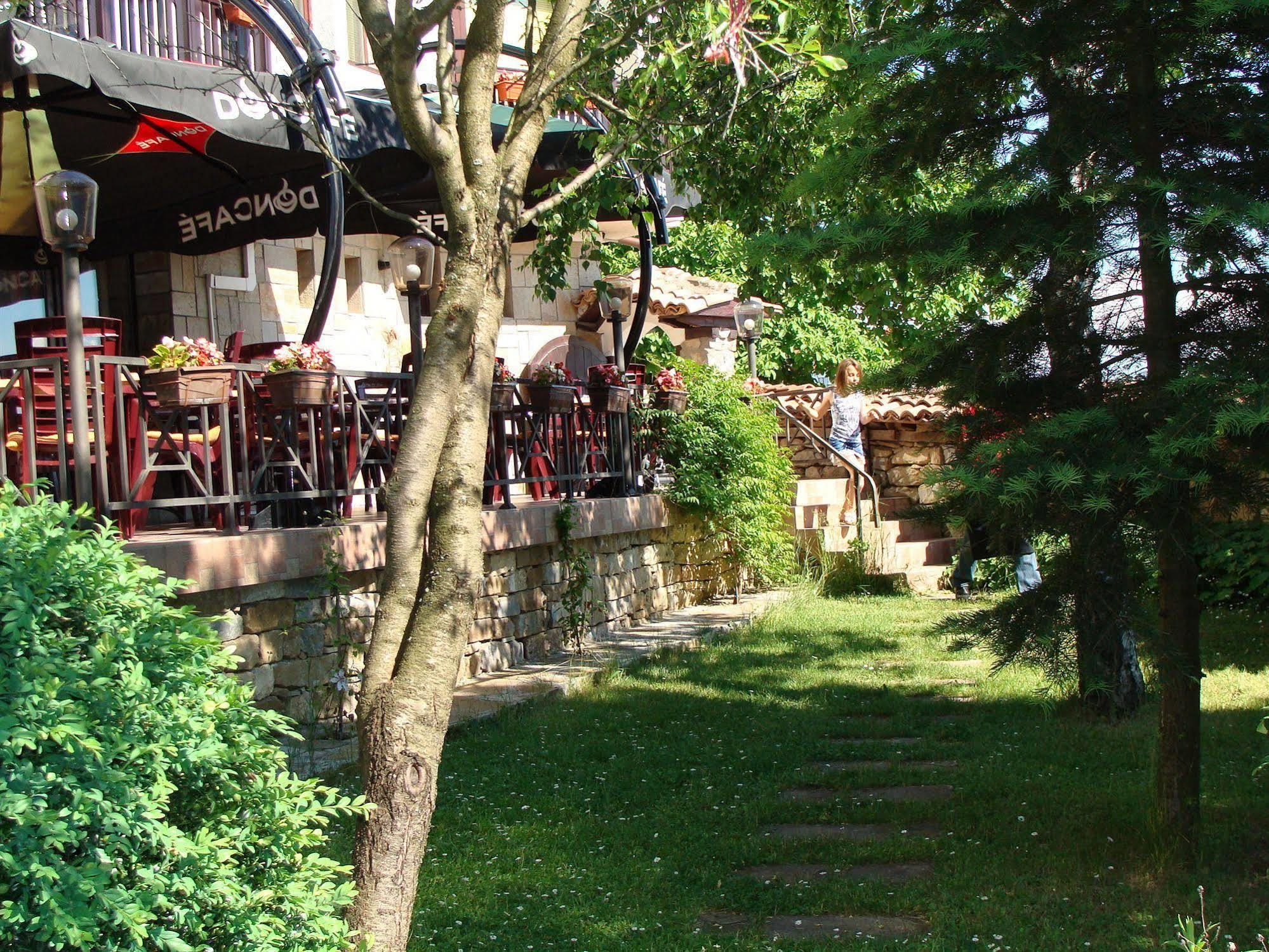 Family Hotel Elena Arbanasi Exterior foto